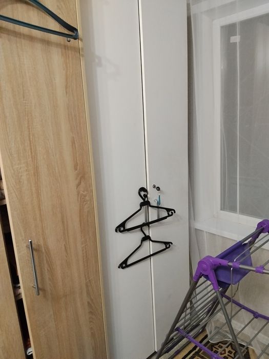 Продам шкаф и стол 20000