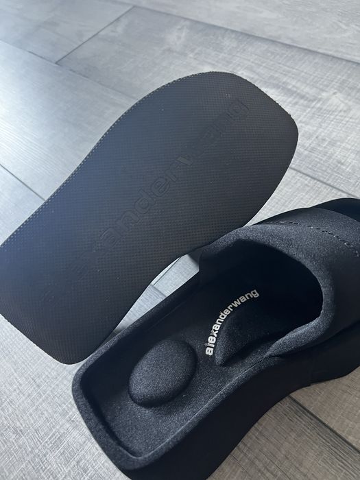 Продам обувь шлепки