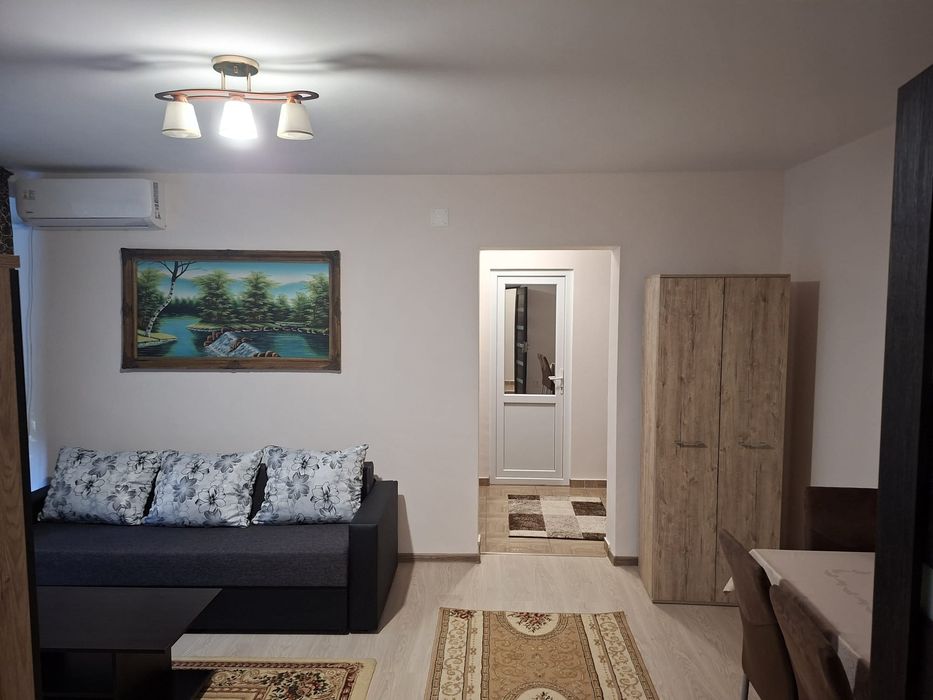 Vand apartament, doua camere, semidecomandat, parter, zona V-uri, str.Cuza Voda