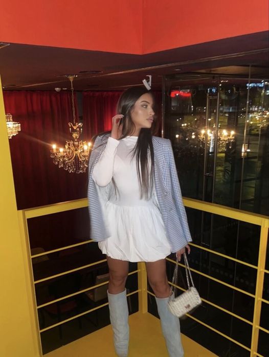 Рокля балон ХС размер в черен и бял цвят