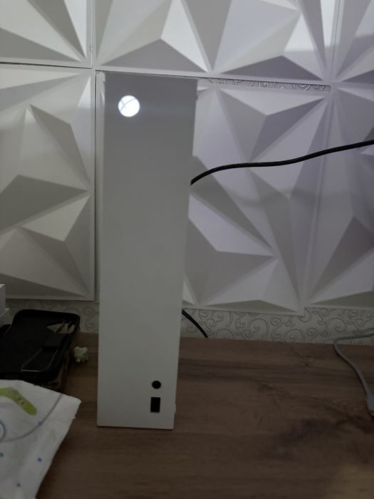 Продам консоль :Xbox series S,512 gb