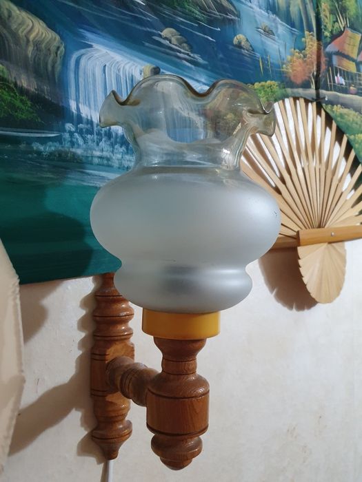 Светильник на стену