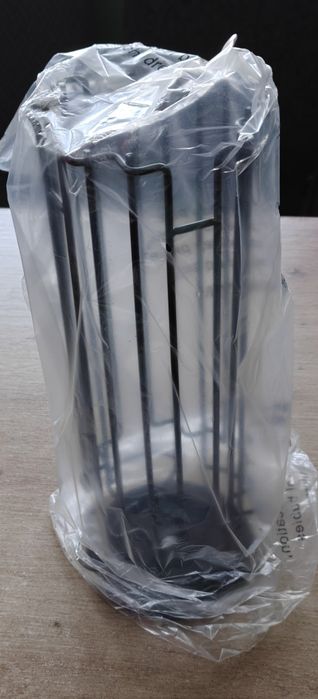 Въртяща на 360 ° метална стойка за 24 капсули Dolce Gusto.