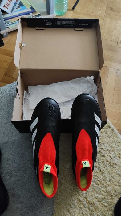 Продават се футболни обувки Adidas Predator - чисто нови (стоножки)