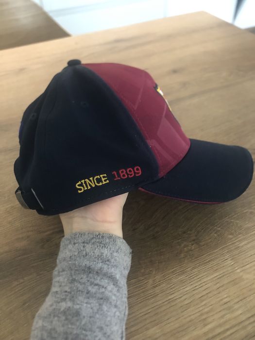 Шапка с козирка на FCB