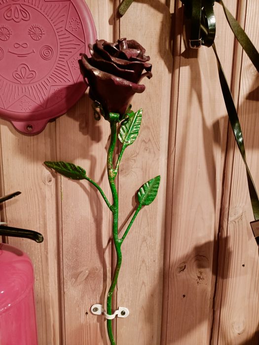 Розы кованые в виде вазы