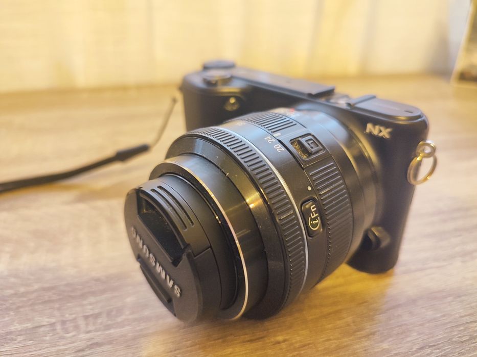 Samsung NX2000 cu obiectiv defect