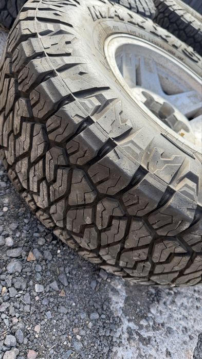 Продам шины с дисками 31x10.50R15