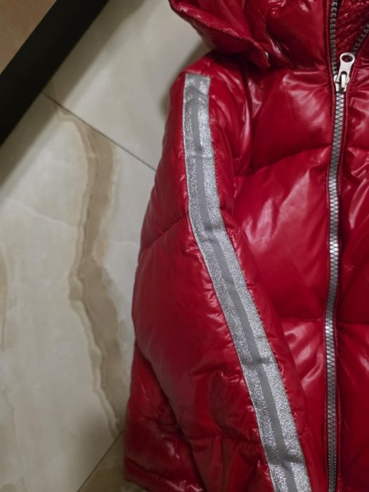 Geacă marca Benetton stare foarte bună mărimea 4-5 ani