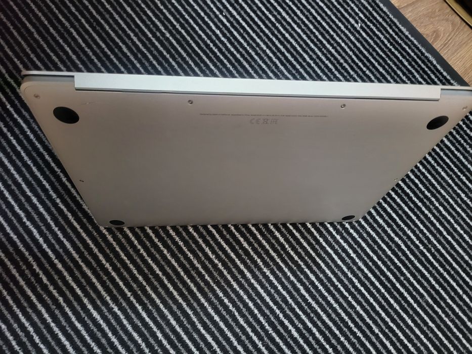 Macbook air m1 13 inch 2020 256 ssd 8 GB ram