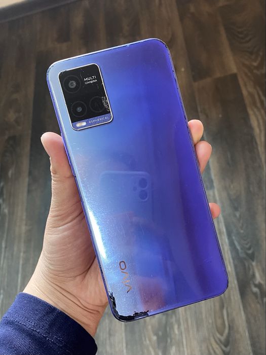 Продам Vivo Y21.
