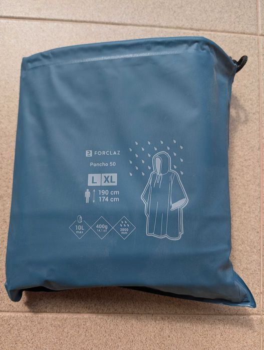 Дъждобран за преходи FORCLAZ Poncho 50, тъмно син, 10 литра, L - XL