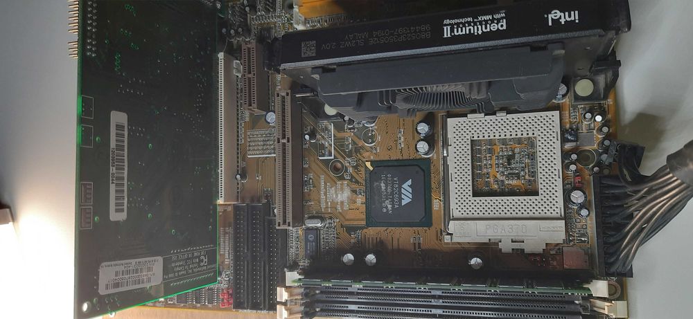 RARITATE Retro: Placa Combo Slot 1 + Socket 370 LuckyTech VIA 133A + Pentium II 350 + 128MB RAM