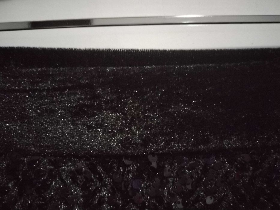 Пола с пайети черна