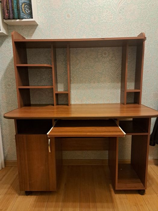 Продам компьютерный стол