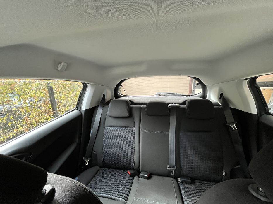 Продавам Peugeot 208