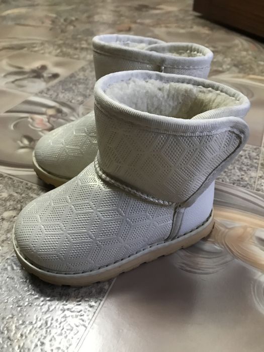 Продам детские сапоги