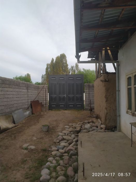 Ховли уй сотилади, нархи: 40минг, нархи келишилади, участкали уй: 2,5