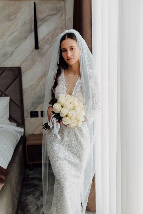 Rochie mireasa tip sirena cu aplicatii
