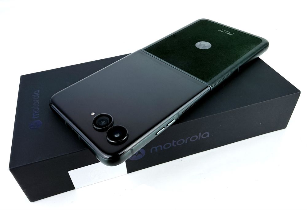 Motorola Razr 60 Ultra 512GB 16RAM Scarab Перфектен! 3г. Гаранция!
