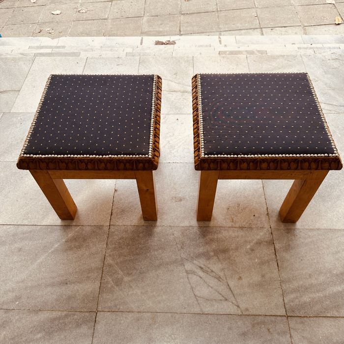 Комплект ръчно резбовани шведски табуретки.Винтидж скандинавски стил