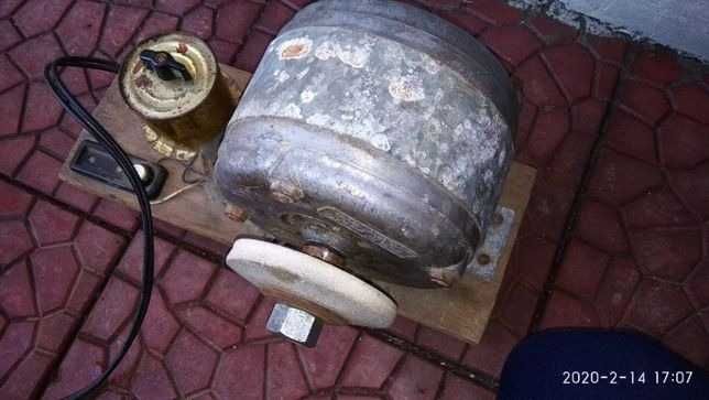 Меняю самодельный бытовой точильный станочек полностью рабочий