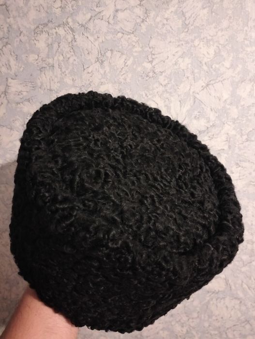 Продам шапку новую каракуль