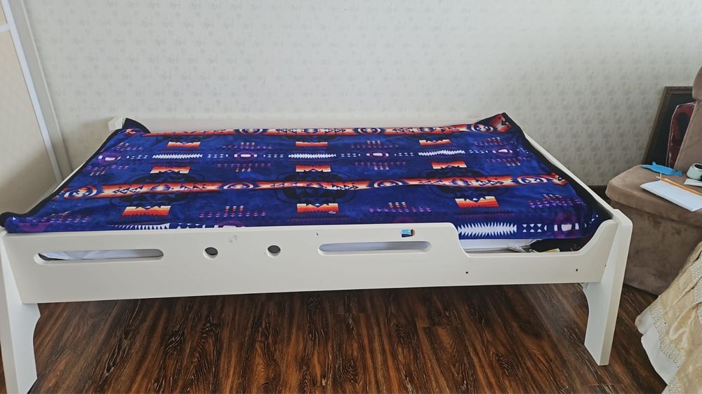 Две кровати с матрасами