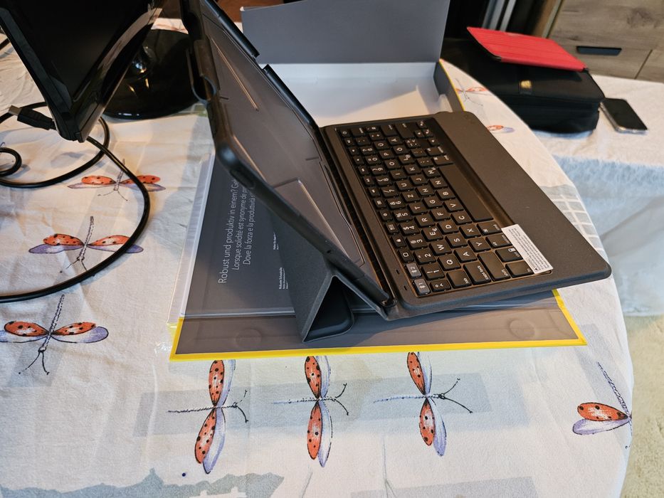 Удароустойчив кейс с отделяща клавиатура Zagg Rugged Messenger Case