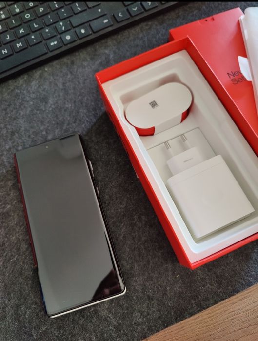 OnePlus 12R full box