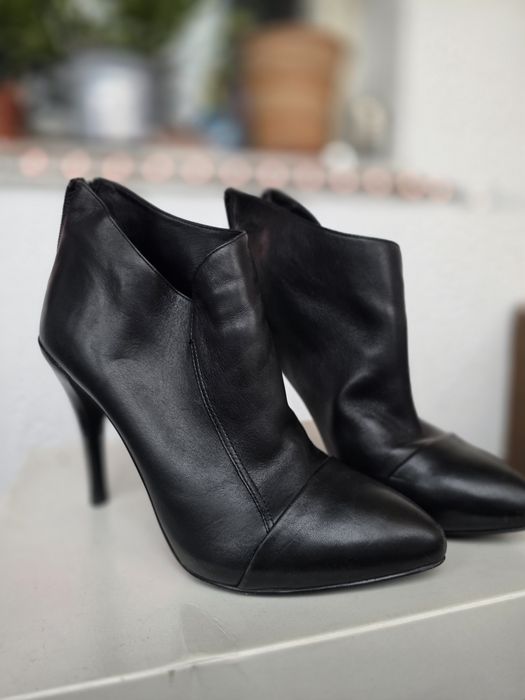 Ghete Guess piele naturala