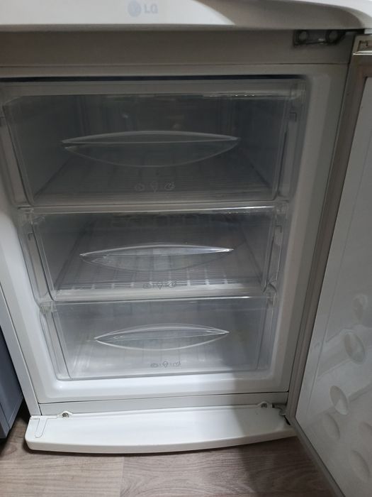 Продам холодильник LG