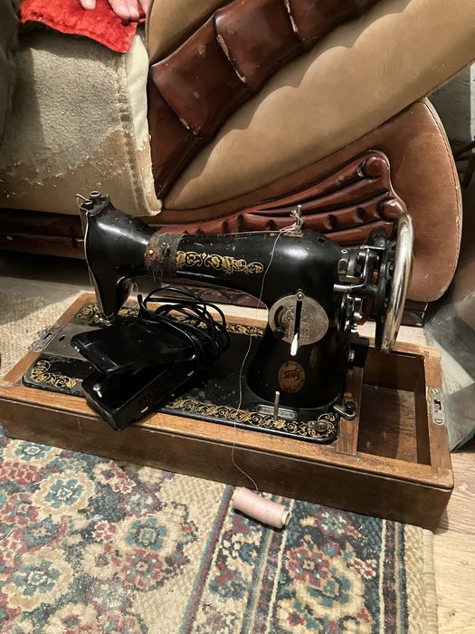 Продам швейную машинку