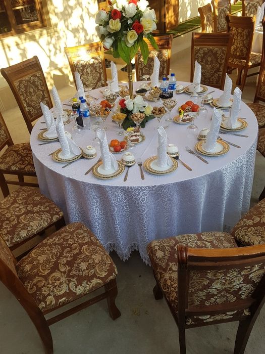 Стол, стул ва хонтахта ижарага берамиз.