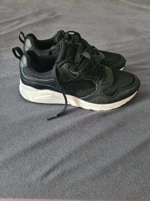 Adidași Champion