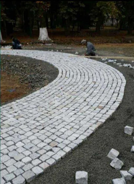 Montaj piatră cubică colorată | Pavaje rezistente