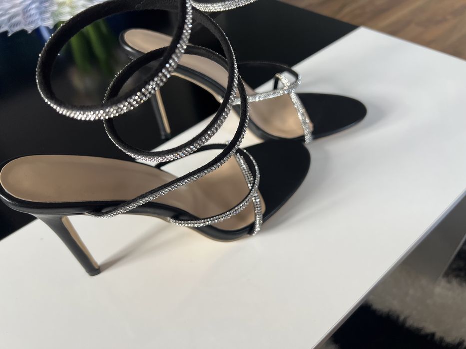 Дамски сандали на ток.