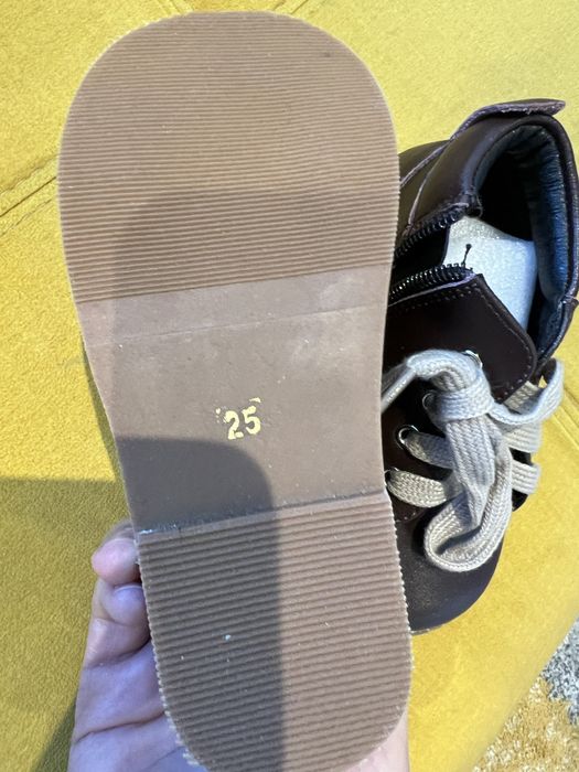 Детски кожени обувки размер 25 и Lasocki  26