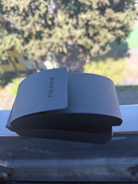 Слънчеви очила на Prada