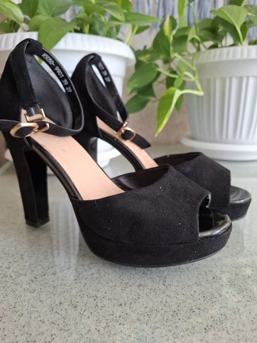 Босоножки . Продам .