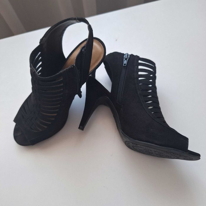 Sandale cu toc elegante, mărime 37