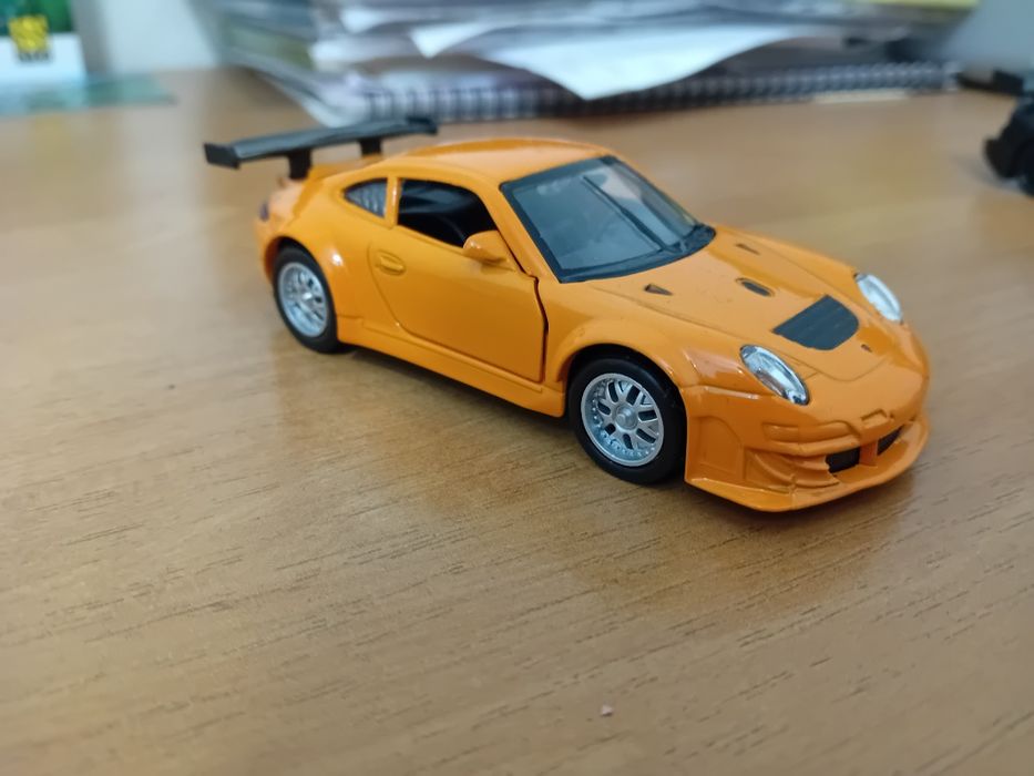 Игрушечные машинки