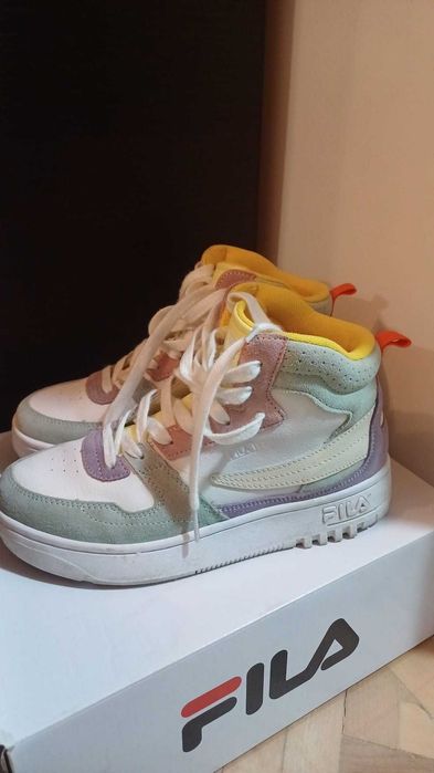 Adidasi  Fila noi, piele, mărimea  38