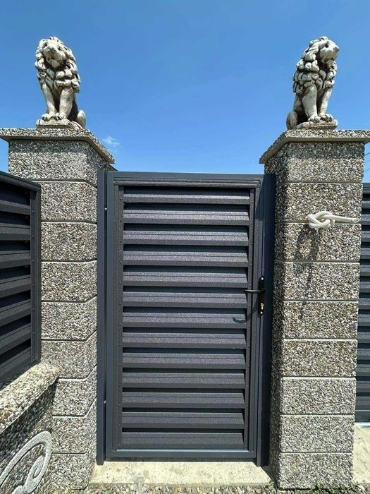 Garduri si porti din panouri stil jaluzele si alte modele disponibile