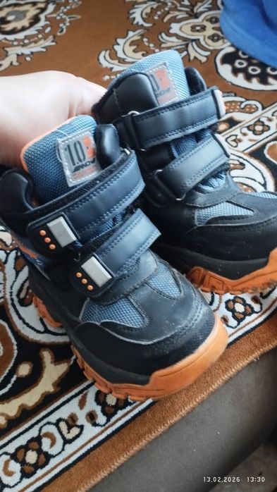 Продам детские ботинки
