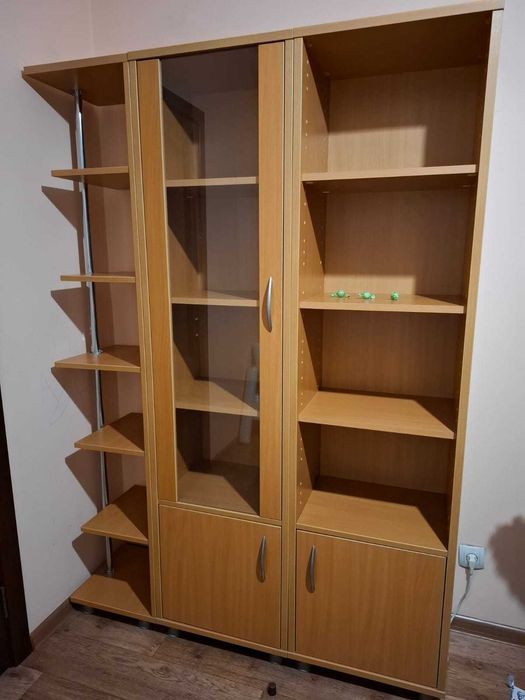 Шкаф книжный хороший