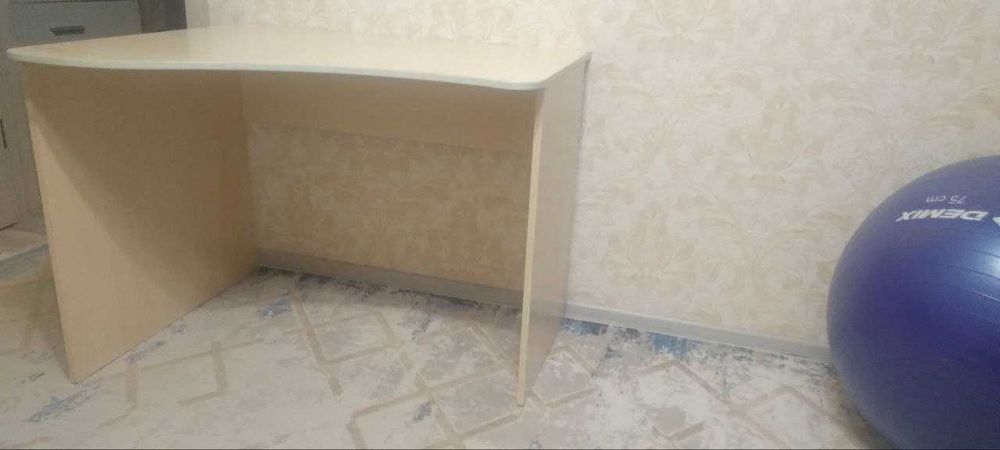Продам хороший письменный стол