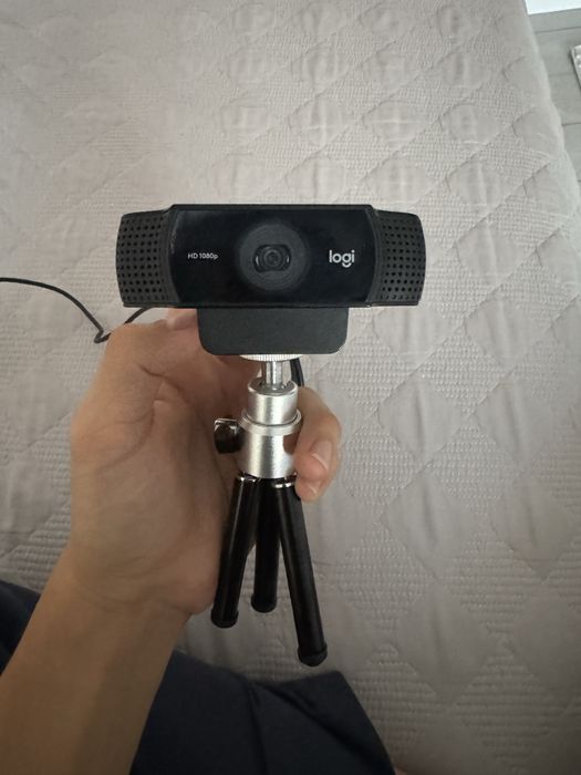 Продам вебкамеру logitech