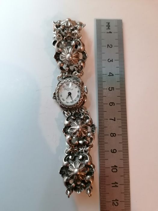 Сребърен дамски часовник работещ