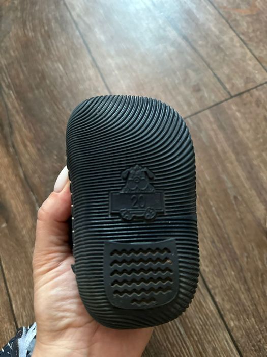 Продам детскую обувь